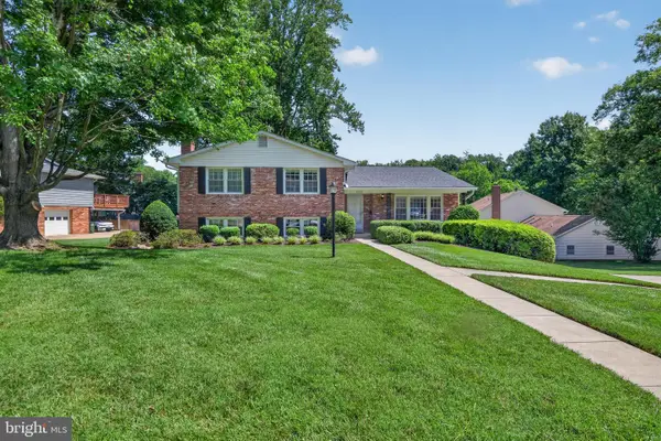 8024 Garlot Dr, ANNANDALE, VA 22003