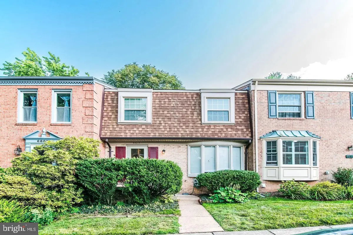 6611 Rosecroft Pl, Falls Church, VA 22043 - #1
