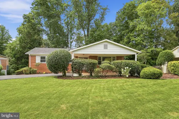 6922 Sydenstricker Rd, SPRINGFIELD, VA 22152
