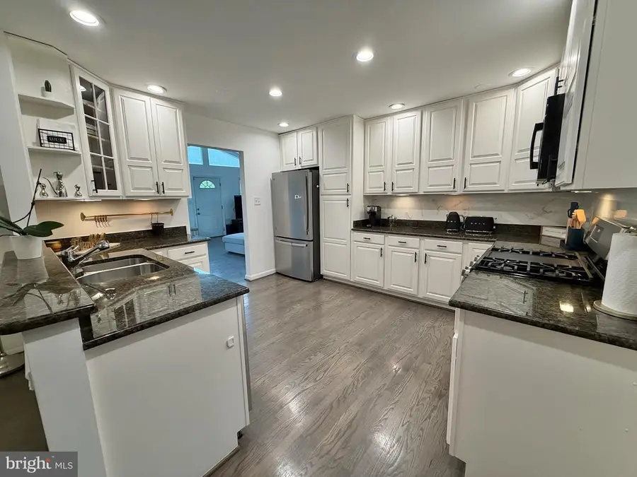 6018 Walhaven Dr, Alexandria, VA 22310 - #2
