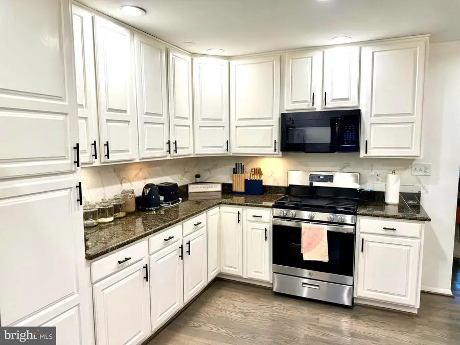 6018 Walhaven Dr, Alexandria, VA 22310 - #3