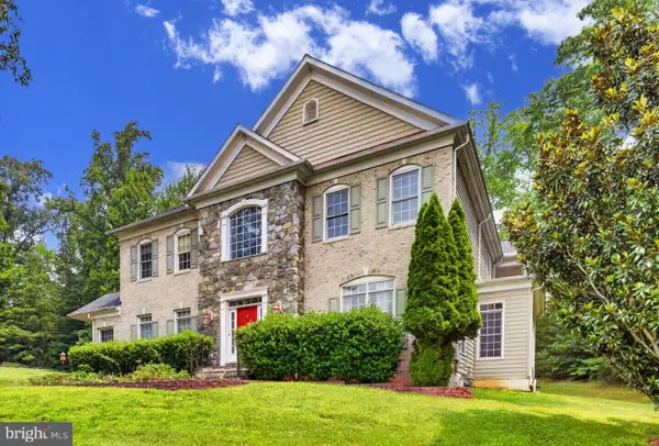9205 Forest Greens Dr, LORTON, VA 22079