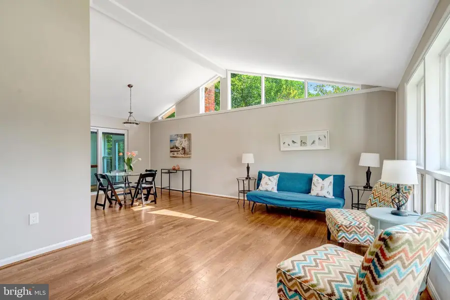 8622 Kenilworth Dr, Springfield, VA 22151 - #2