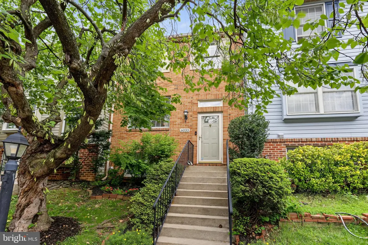 6033 Hydrangea Dr, Alexandria, VA 22310 - #1