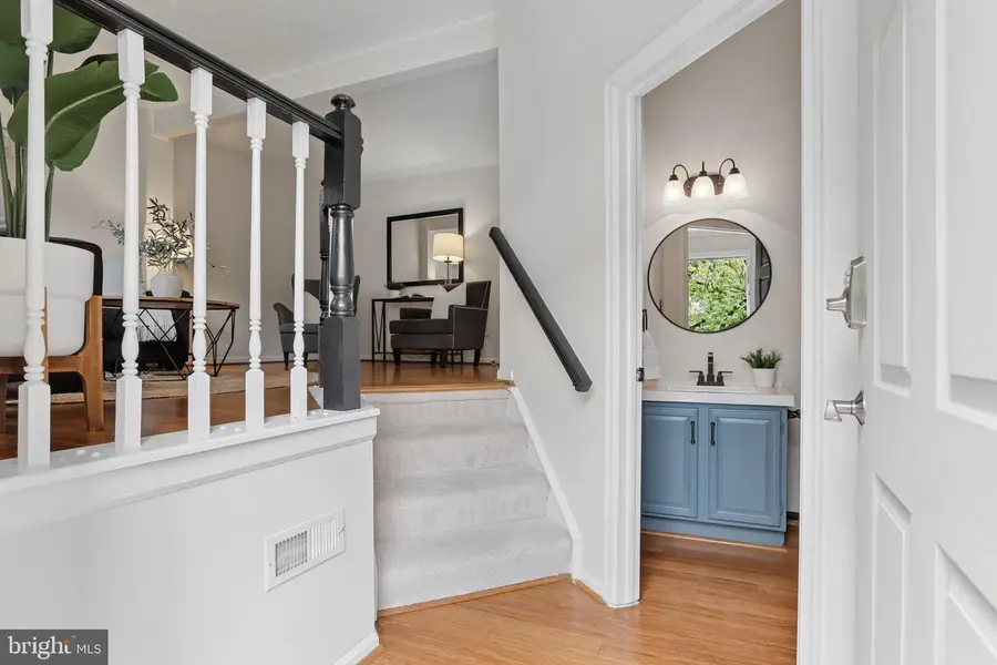 6033 Hydrangea Dr, Alexandria, VA 22310 - #2