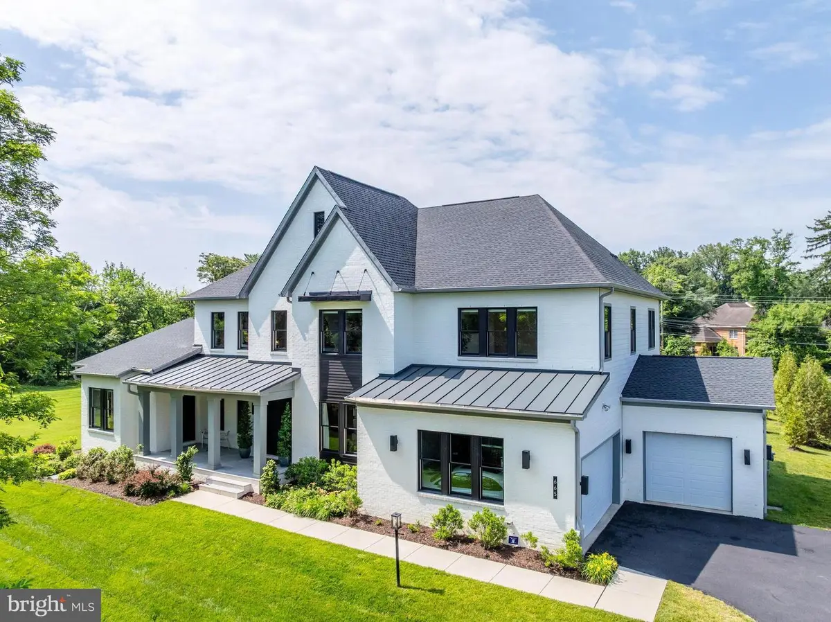 665 Stratford Hill Ct, Great Falls, VA 22066 - #1