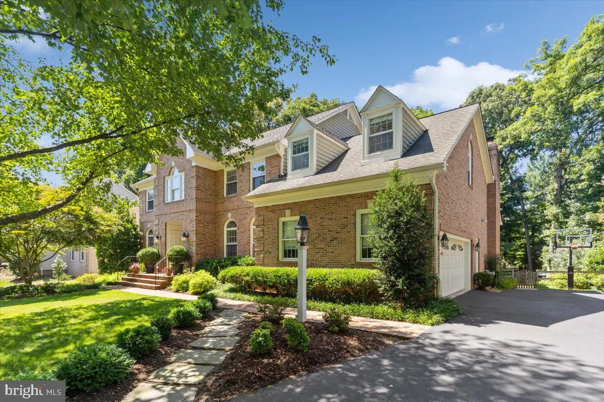 3285 Willow Glen Dr, Herndon, VA 20171 - #1