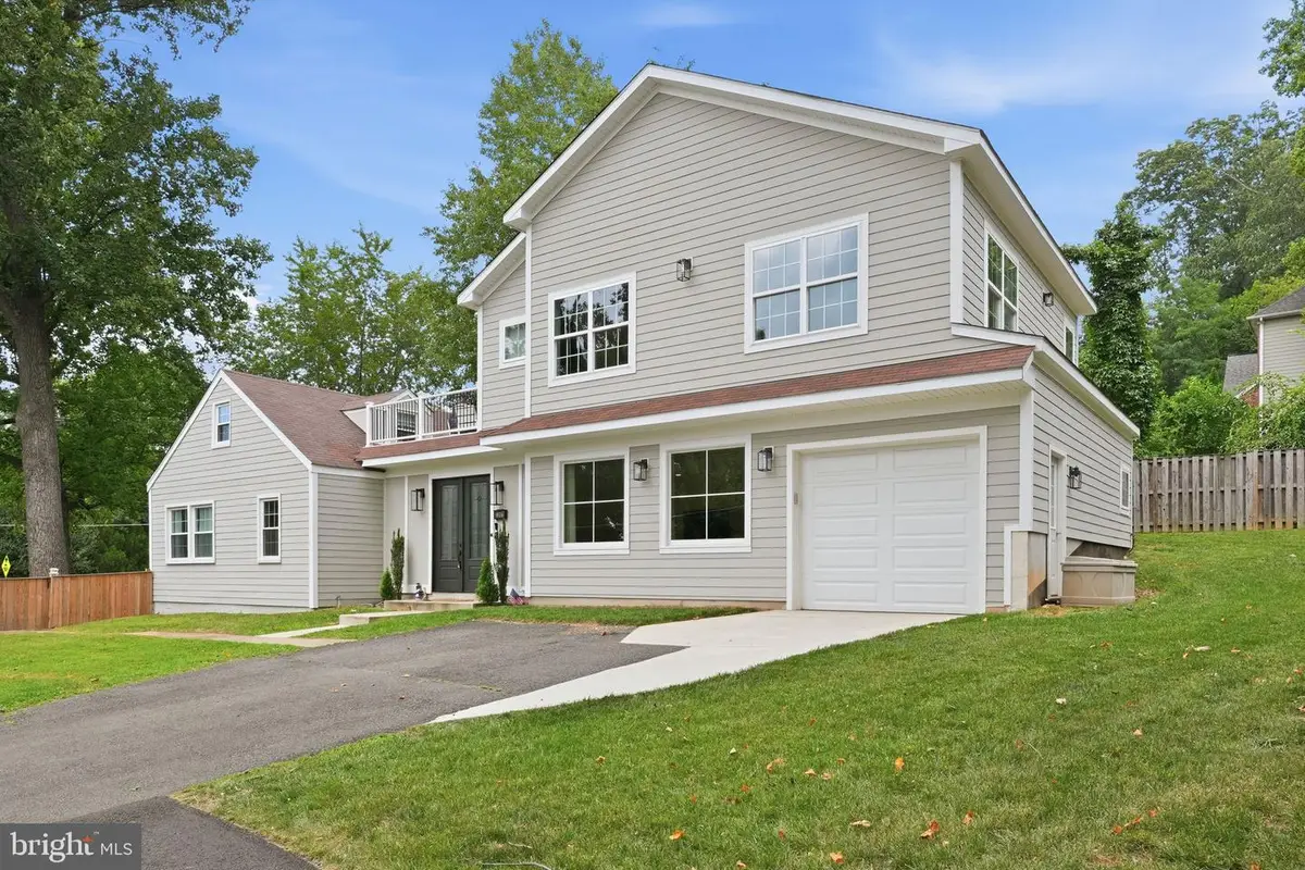 2301 Grove Ave, Falls Church, VA 22046 - #1