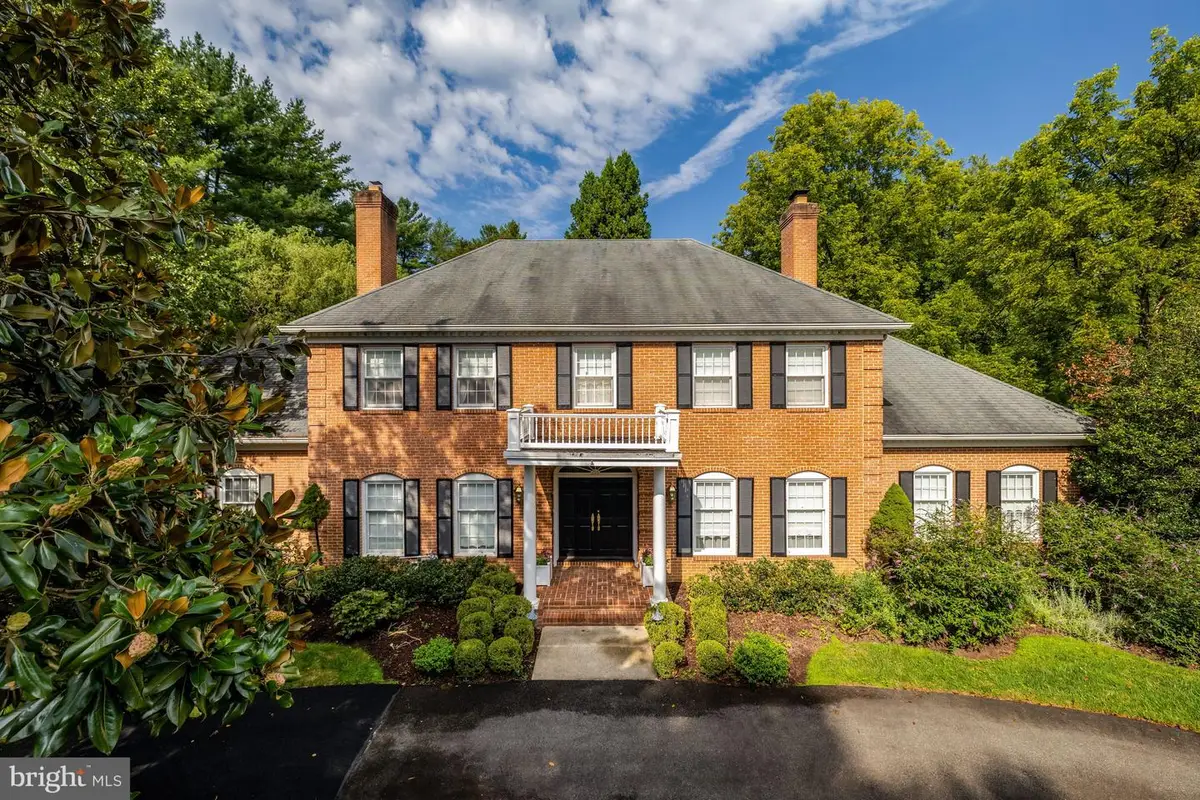 216 River Park Dr, Great Falls, VA 22066 - #1