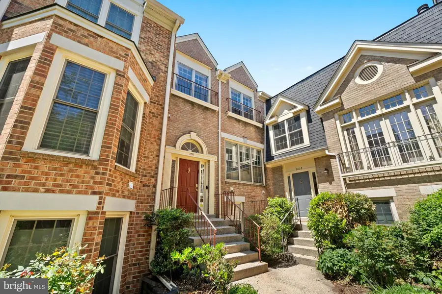 2237 Kings Garden Way, Falls Church, VA 22043 - #2