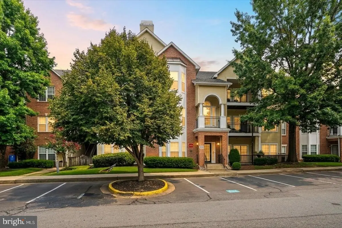 4142 Fountainside Ln #e102, Fairfax, VA 22030 - #1
