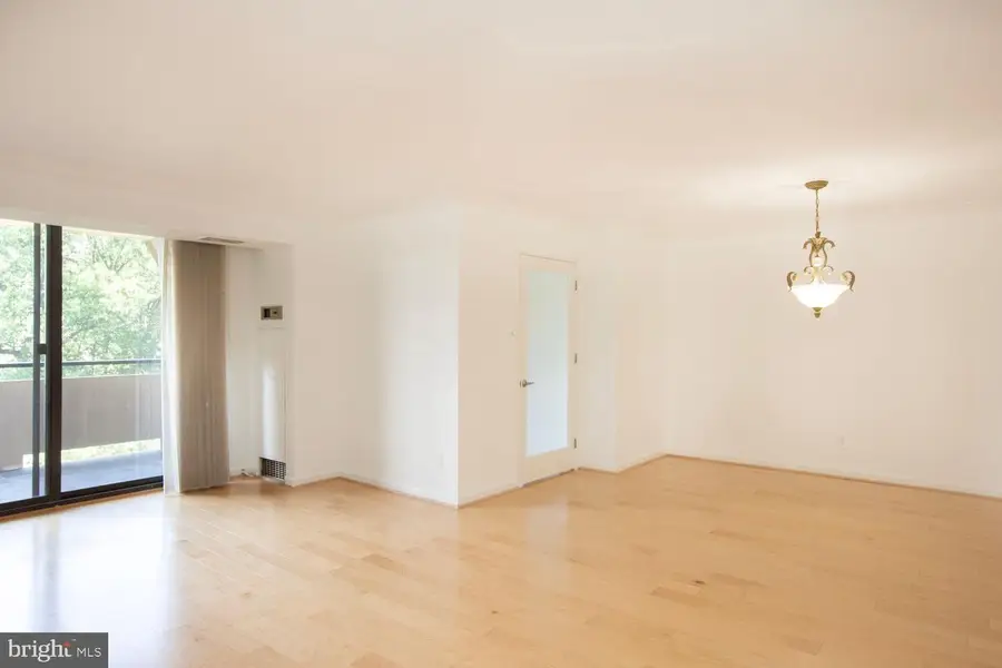 1800 Old Meadow Rd #813, McLean, VA 22102 - #2