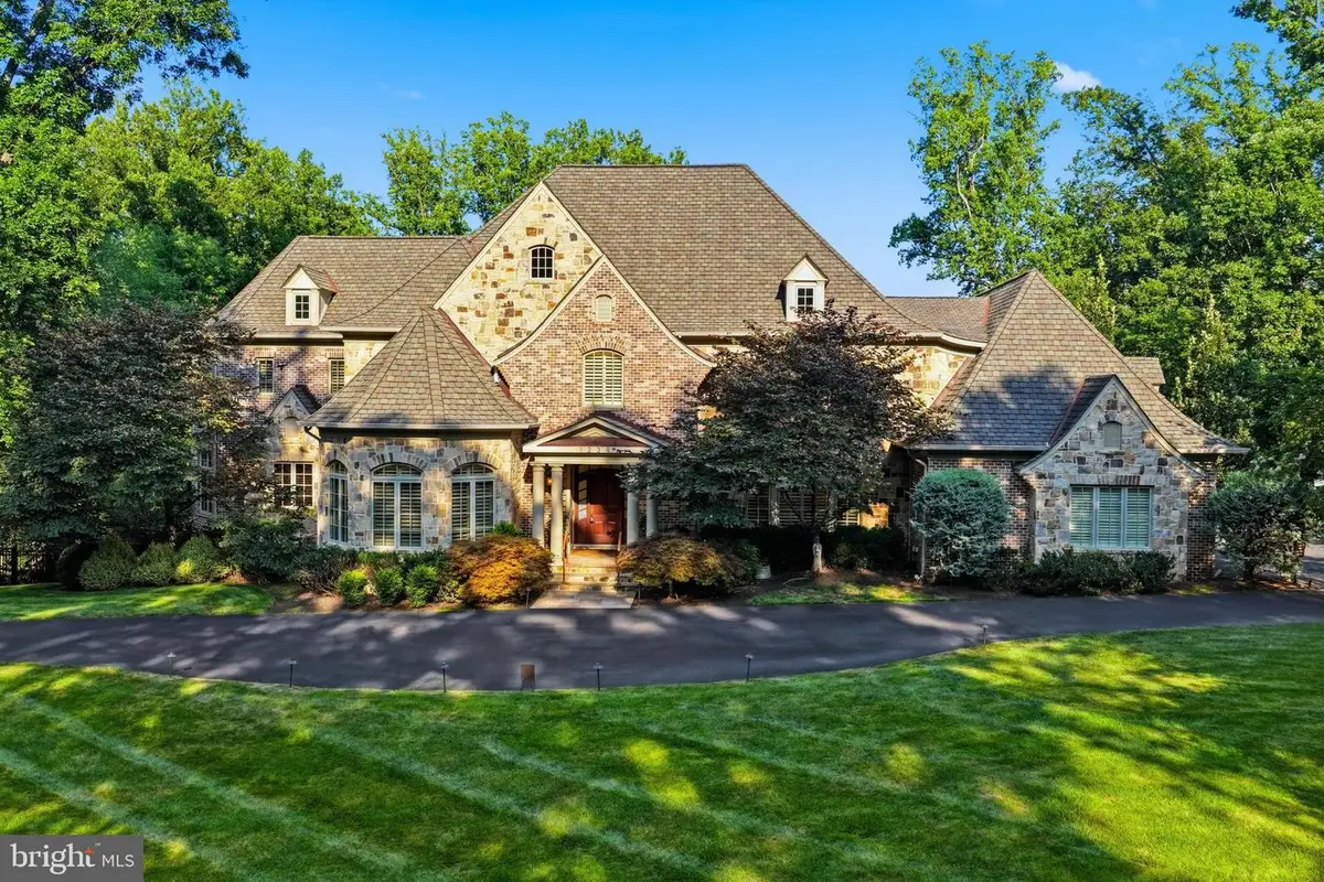 1239 Daleview Dr, McLean, VA 22102 - #1