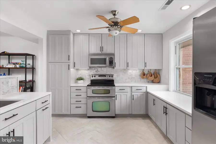 8174 Electric Ave, Vienna, VA 22182 - #2