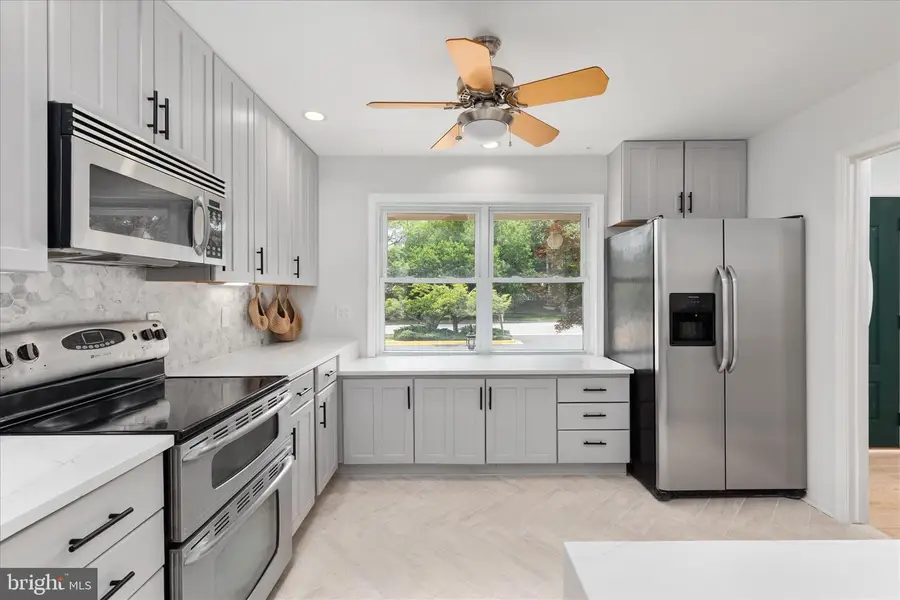 8174 Electric Ave, Vienna, VA 22182 - #3