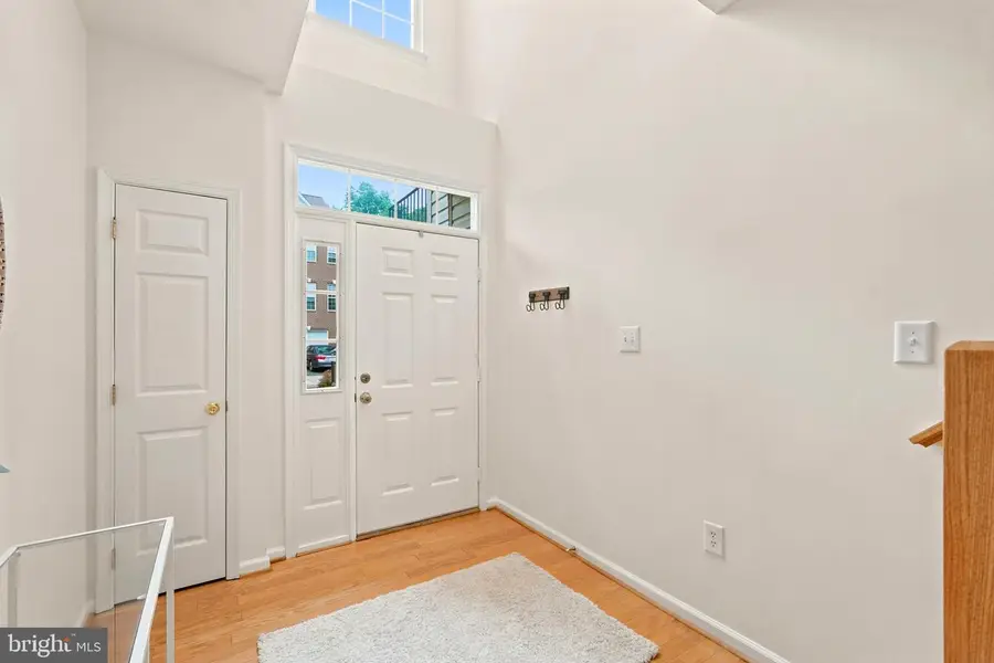 14679 Seasons Dr, Centreville, VA 20120 - #3