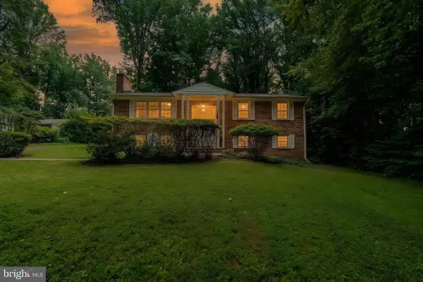 5315 Summit Dr, FAIRFAX, VA 22030