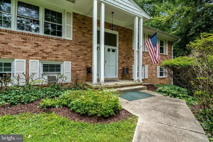 5315 Summit Dr, Fairfax, VA 22030 - #2