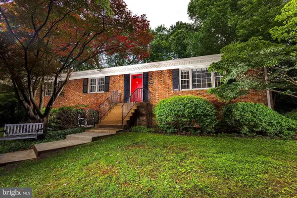 9908 Minburn St, GREAT FALLS, VA 22066