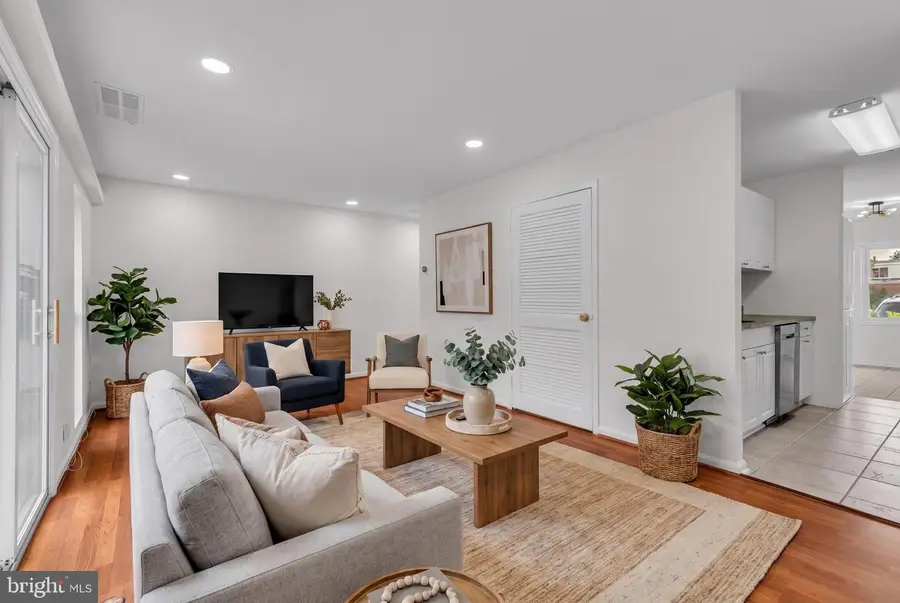 1233 Magnolia Ln, Herndon, VA 20170 - #2
