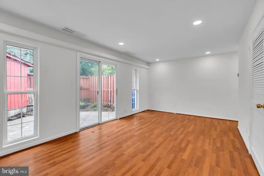 1233 Magnolia Ln, Herndon, VA 20170 - #3