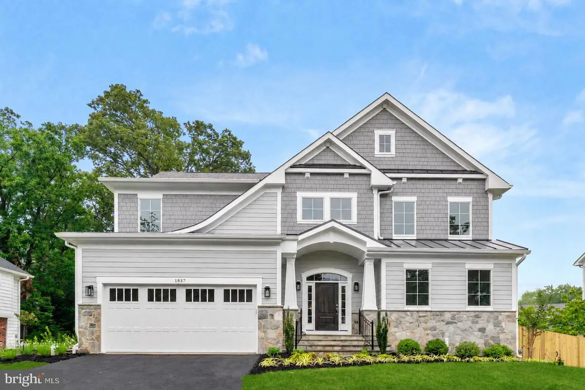 902 Olympian Cir Sw, Vienna, VA 22180 - #1