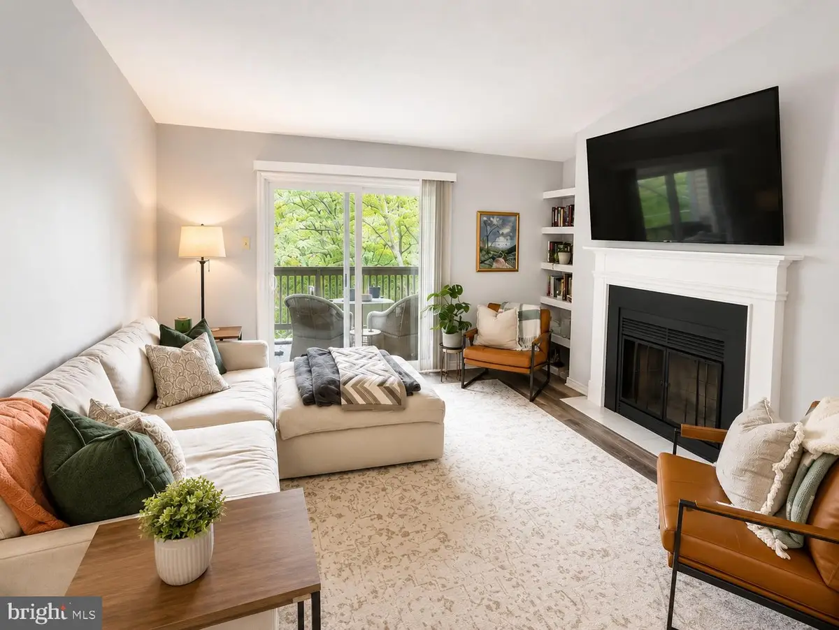 1536 Lincoln Way #302b, McLean, VA 22102 - #1
