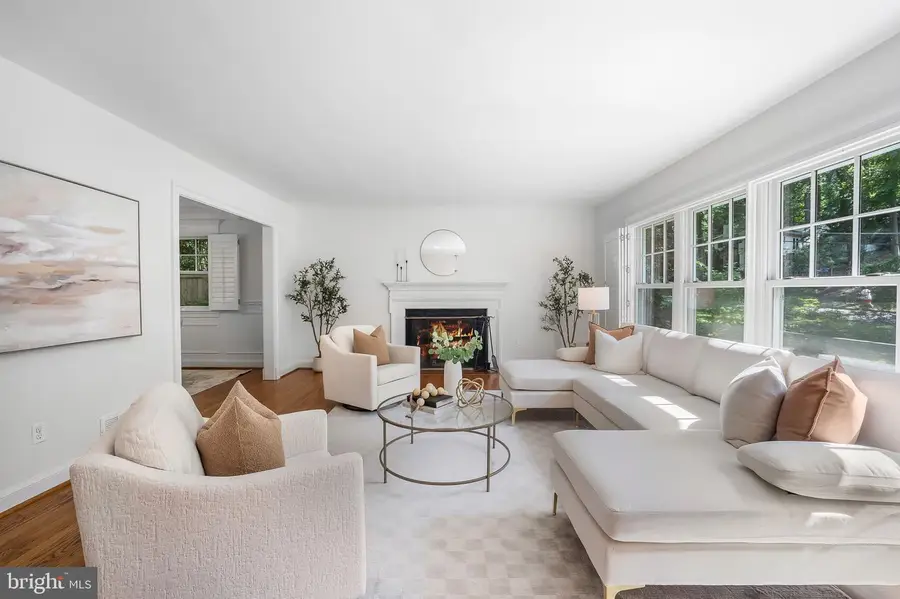 3609 Whispering Ln, Falls Church, VA 22041 - #3