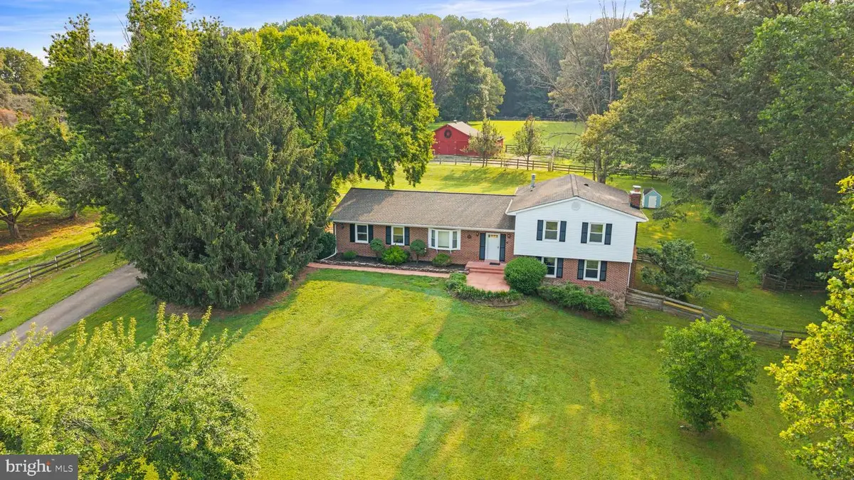 6907 Clifton Rd, Clifton, VA 20124 - #1