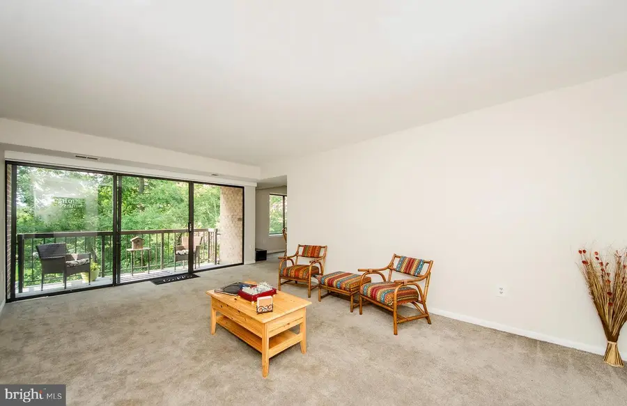 9737 Kings Crown Ct #202, Fairfax, VA 22031 - #3