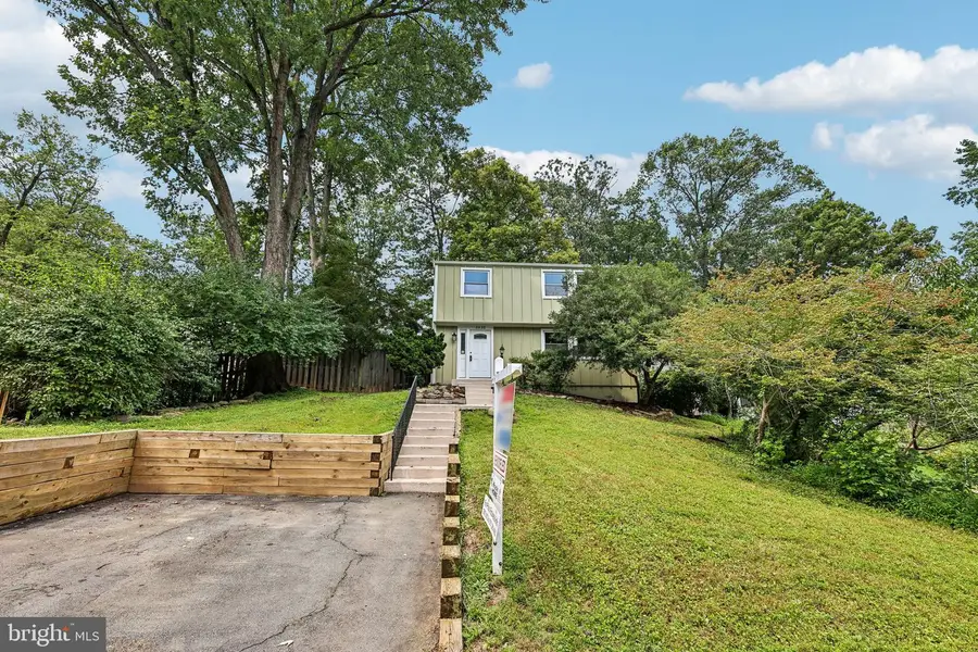 2322 Old Trail Dr, Reston, VA 20191 - #2