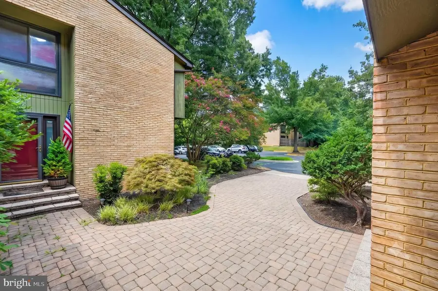 3174 Colchester Brook Ln, Fairfax, VA 22031 - #2