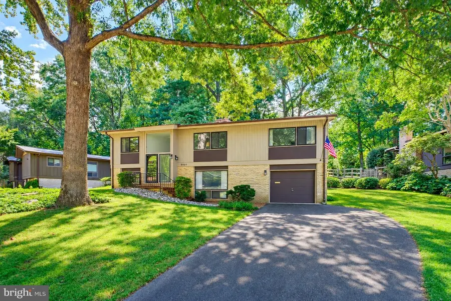 8807 Aunt Lilly Ln, Annandale, VA 22003 - #2