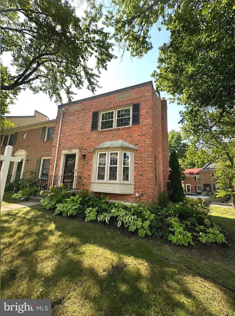 8331 Wickham Rd, Springfield, VA 22152 - #2