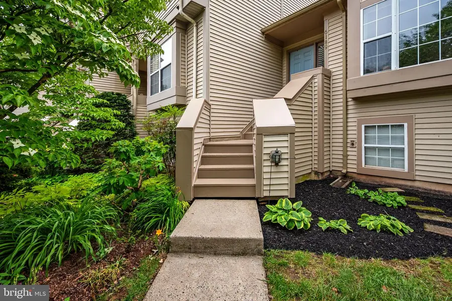 6189 Stonepath Cir, Centreville, VA 20120 - #2