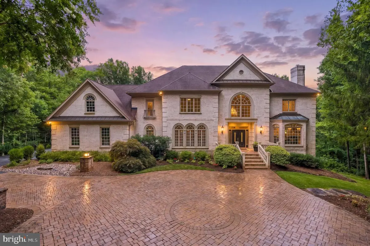 10500 Dalkeith Ct, Oakton, VA 22124 - #1