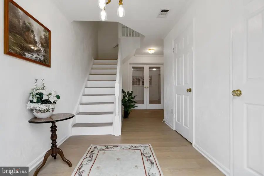 5556 Jowett Ct, Alexandria, VA 22315 - #2