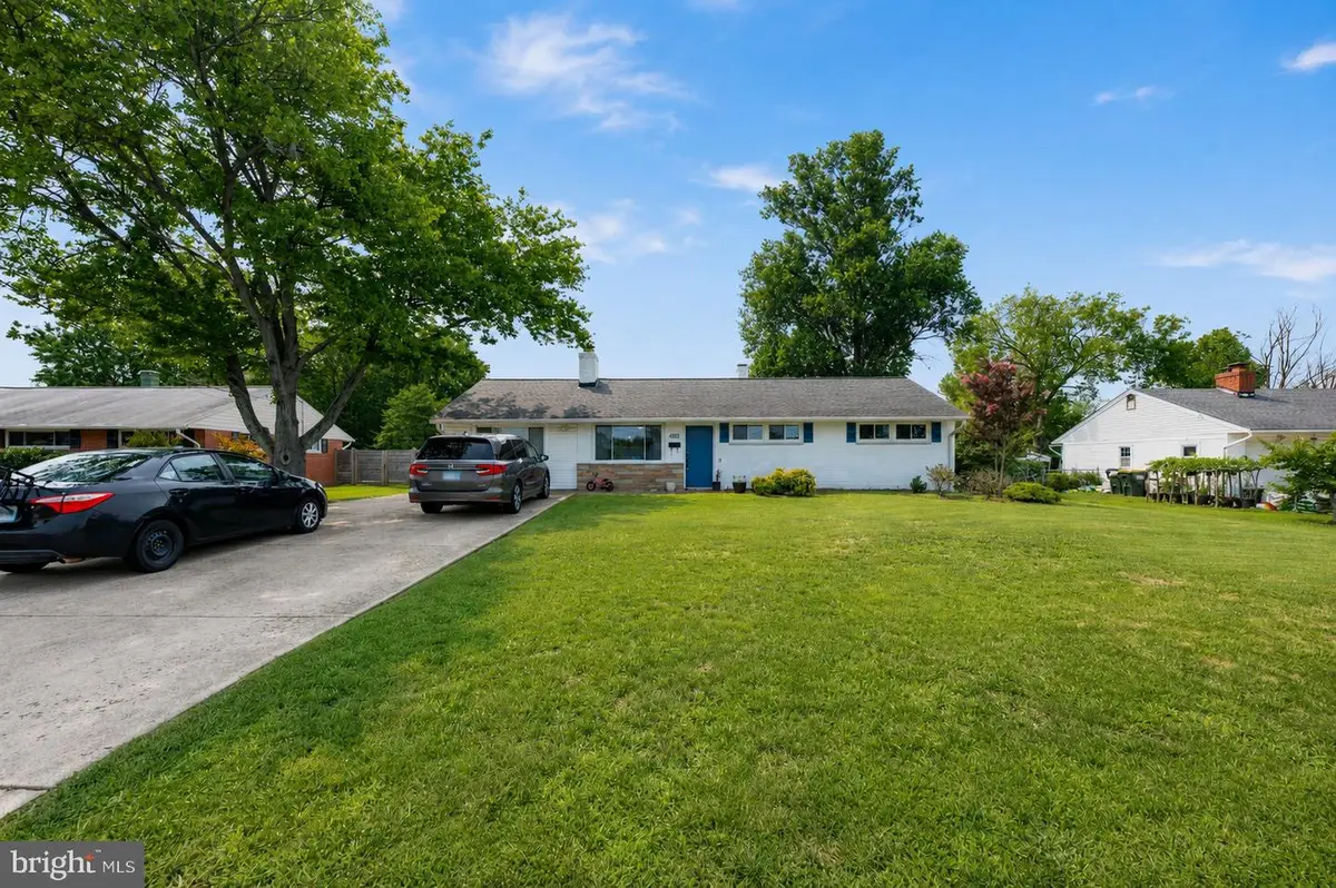 4803 Apple Tree Dr, Alexandria, VA 22310 - #1