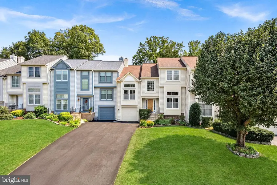6537 Palisades Dr, Centreville, VA 20121 - #2