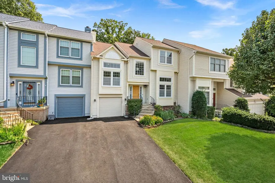 6537 Palisades Dr, Centreville, VA 20121 - #3