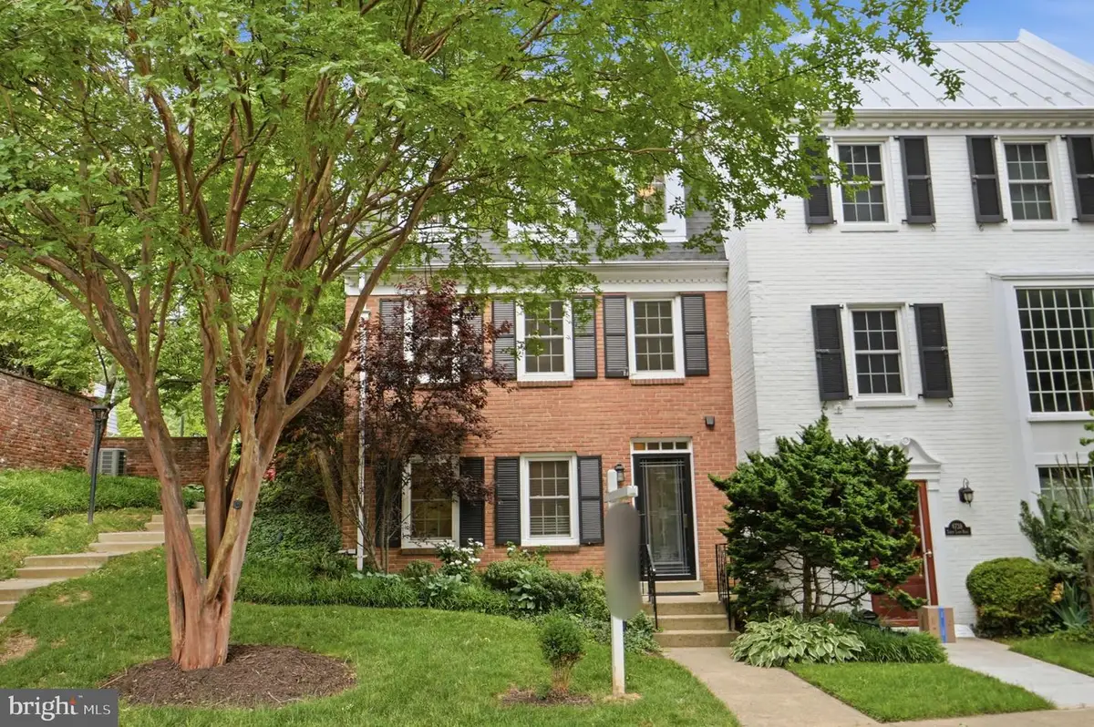 6740 Towne Lane Rd, McLean, VA 22101 - #1