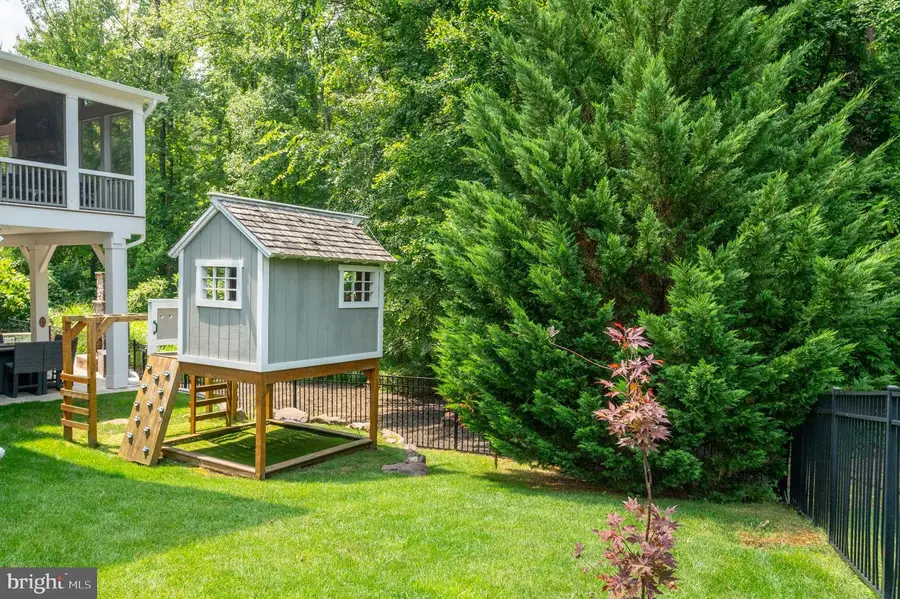 1302 Scotts Run Rd, McLean, VA 22102 - #3