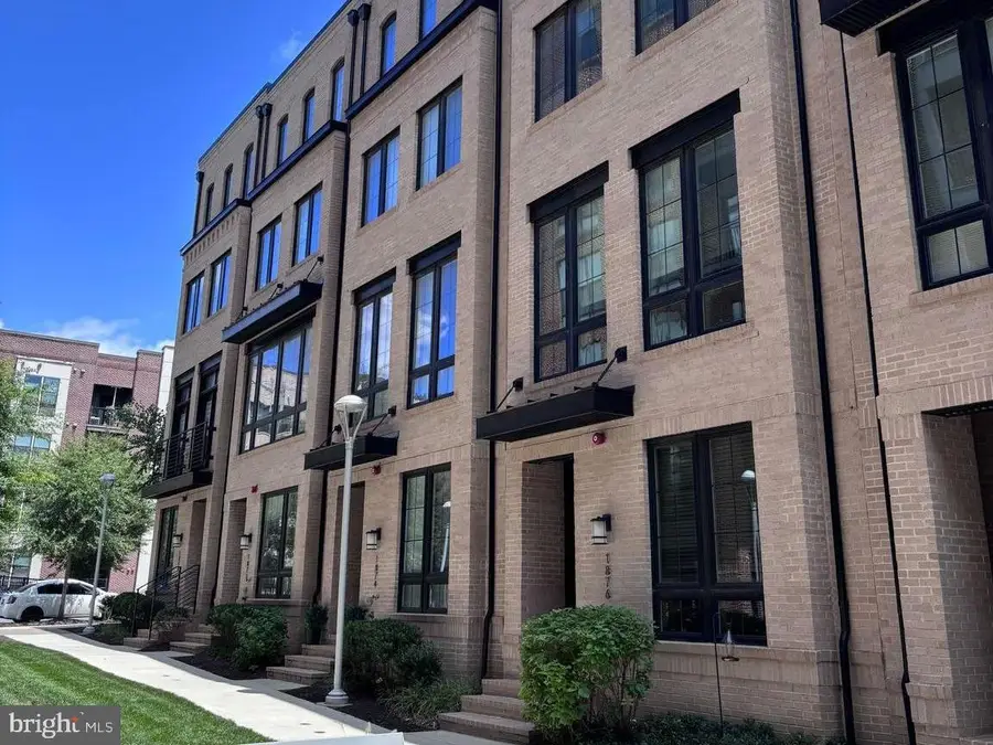 1876 Easterly Rd, Reston, VA 20190 - #2