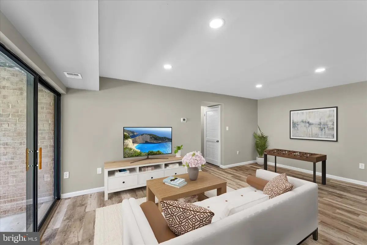 9730 Kingsbridge Dr #3, Fairfax, VA 22031 - #1
