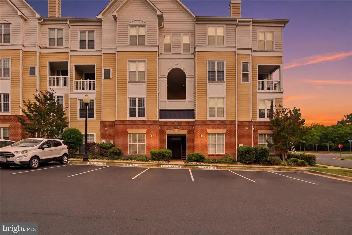 2111 Highcourt Ln #201, Herndon, VA 20170 - #1