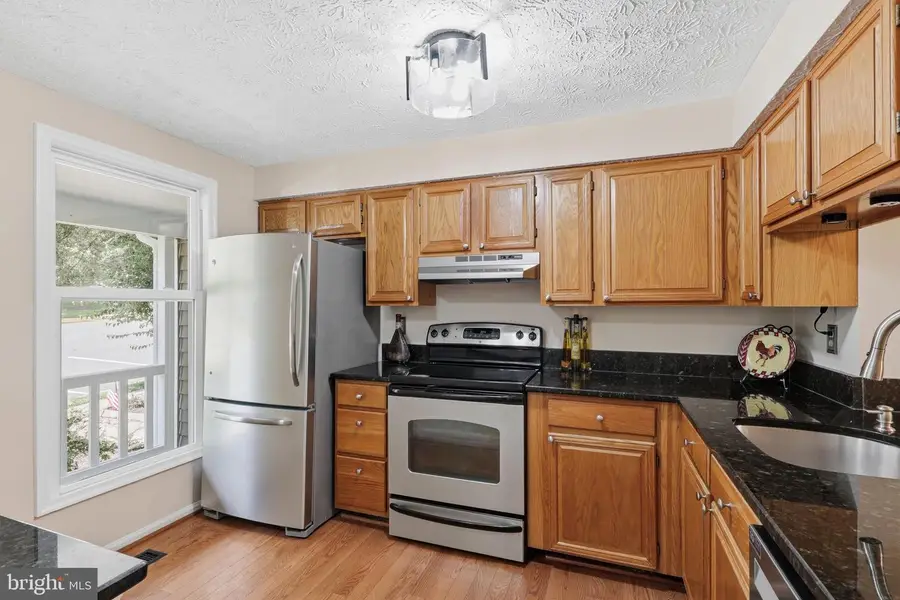 1582 Poplar Grove Dr, Reston, VA 20194 - #3