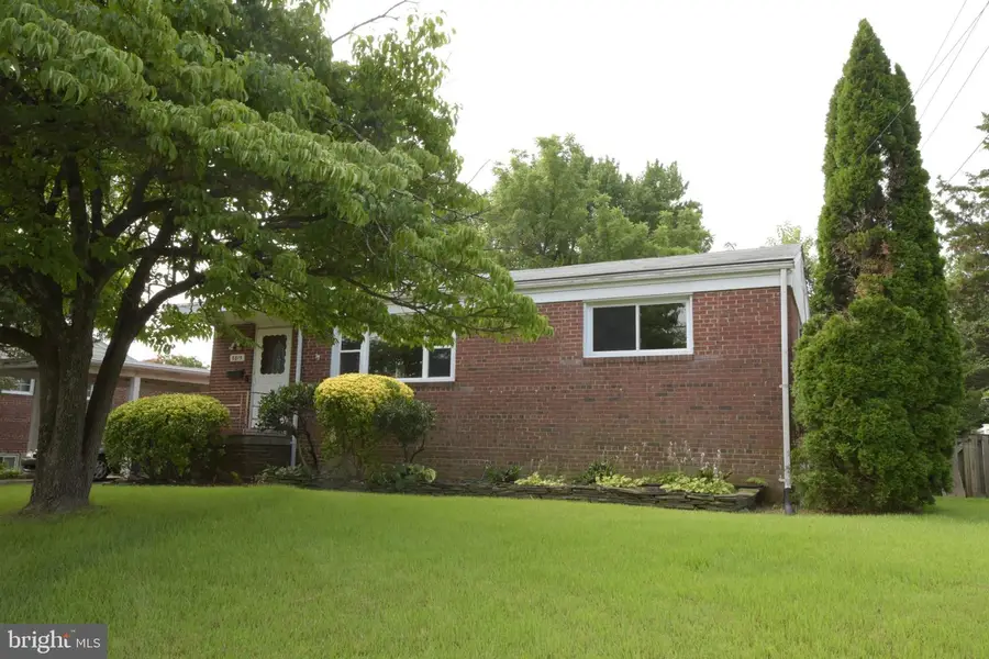 6815 Kingwood Dr, Falls Church, VA 22042 - #2