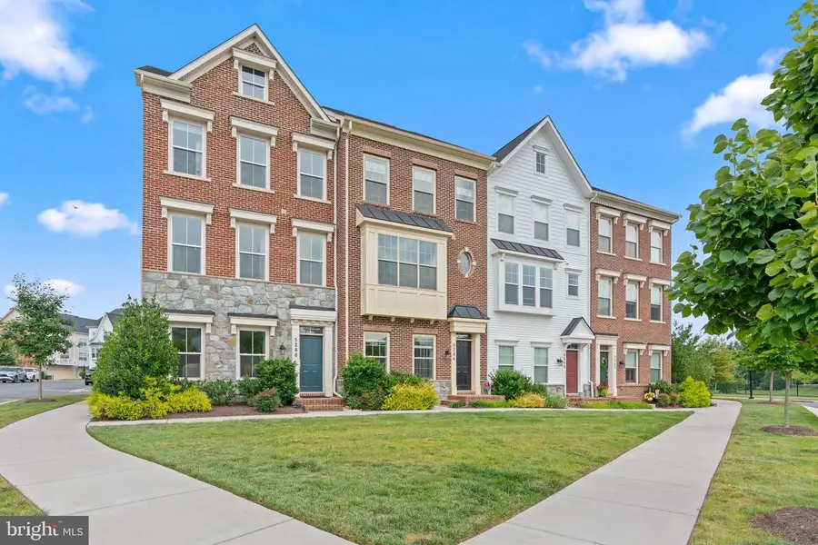 5284 Ridgeview Retreat Dr, Chantilly, VA 20151 - #2