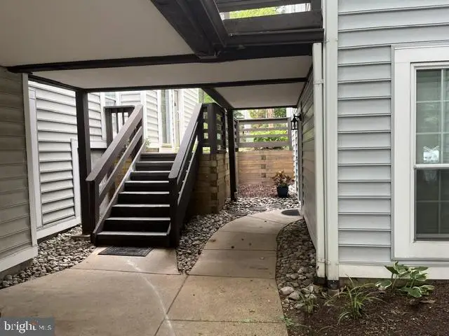10018 Oakton Terrace Rd #10018, Oakton, VA 22124 - #3