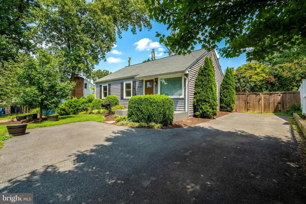 2017 Edgar Ct, Falls Church, VA 22043 - #1